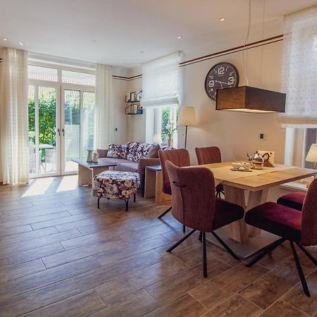 Up Besoeoek - Magnolie Mit Sauna Krummhörn Exterior foto