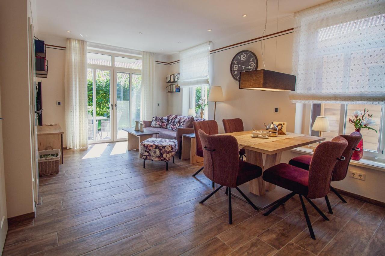 Up Besoeoek - Magnolie Mit Sauna Krummhörn Exterior foto