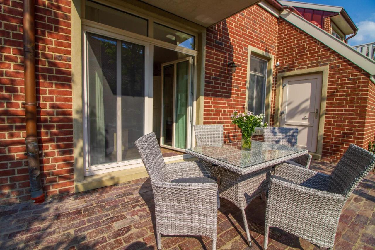 Up Besoeoek - Magnolie Mit Sauna Krummhörn Exterior foto