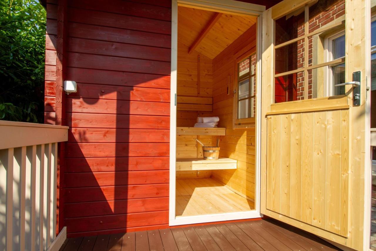 Up Besoeoek - Magnolie Mit Sauna Krummhörn Exterior foto