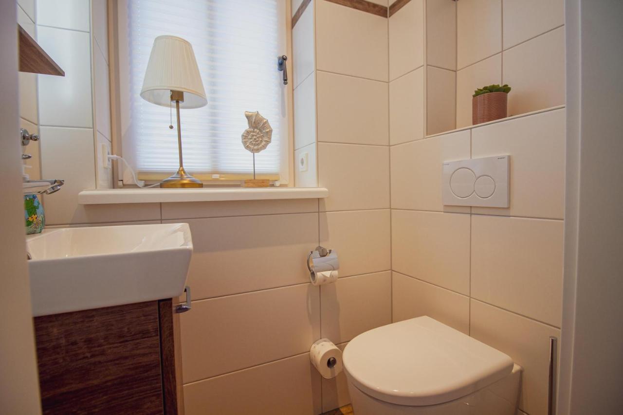Up Besoeoek - Magnolie Mit Sauna Krummhörn Exterior foto