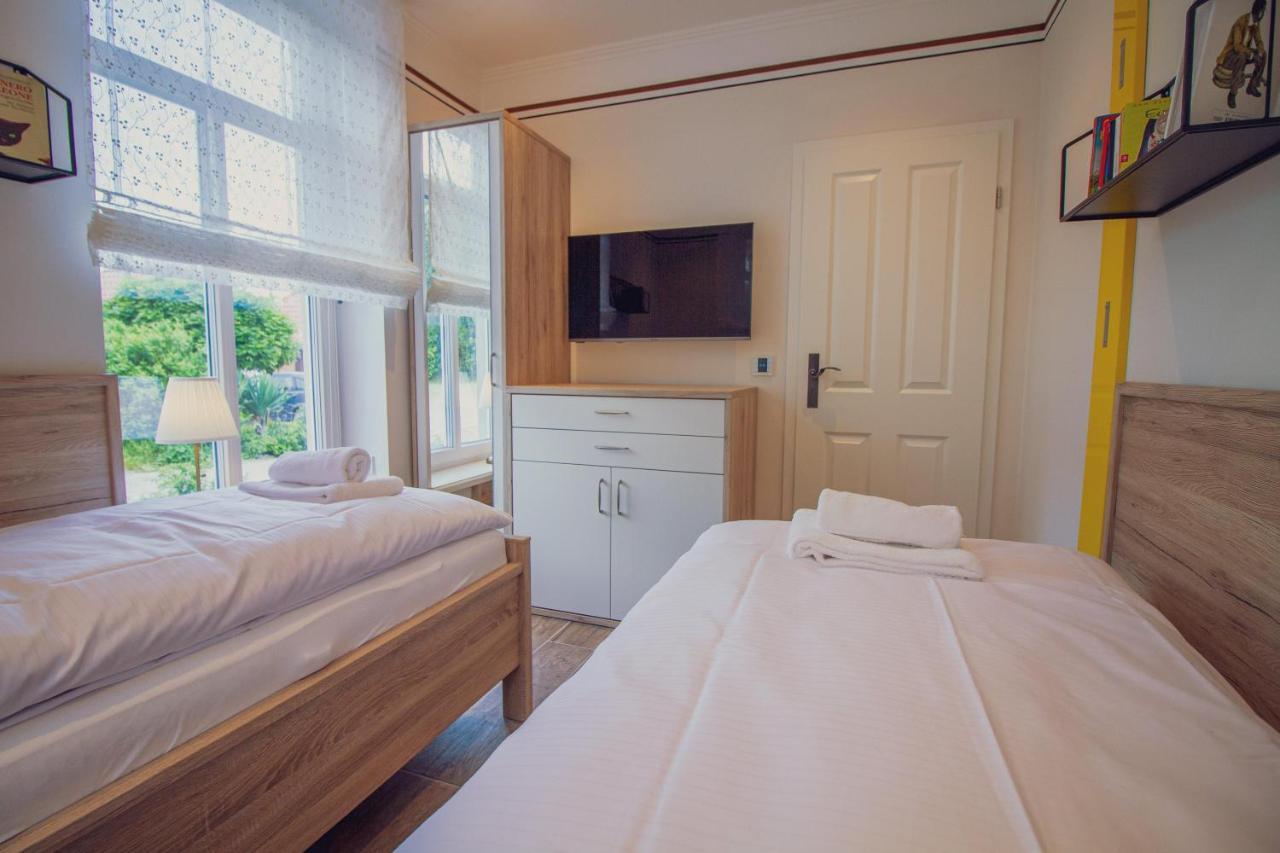 Up Besoeoek - Magnolie Mit Sauna Krummhörn Exterior foto