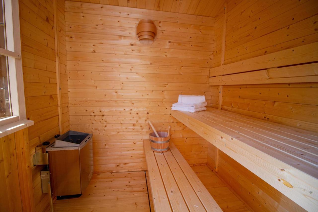 Up Besoeoek - Magnolie Mit Sauna Krummhörn Exterior foto