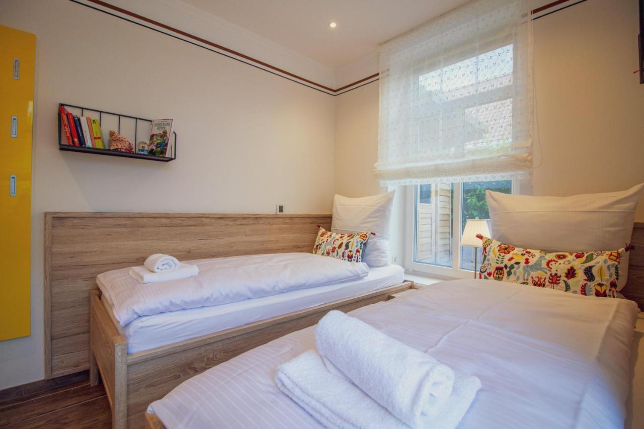 Up Besoeoek - Magnolie Mit Sauna Krummhörn Exterior foto